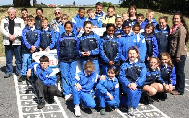 Gansbaai Jong man staan groot skoene vol 2